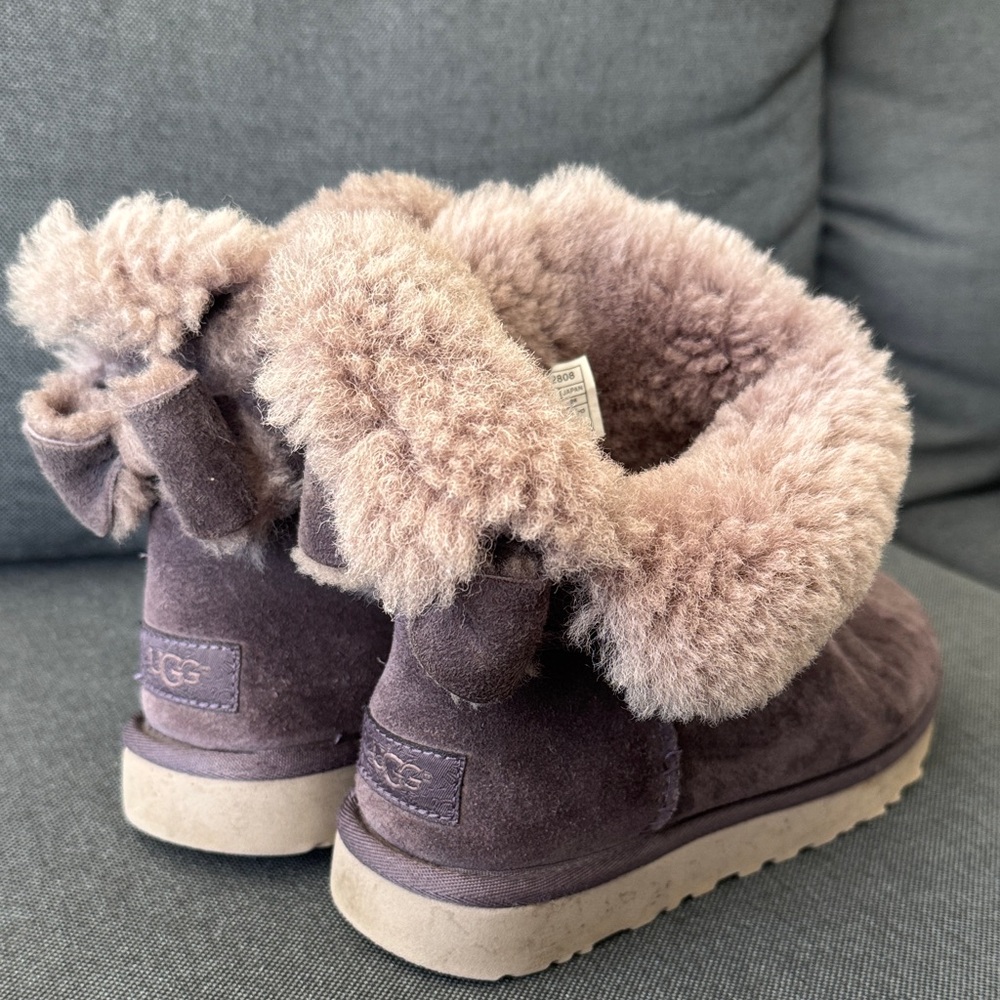 UGG NAVEAH Mini Bow Purple Grey Boots Women's US size 7 Trendy Bow Fall